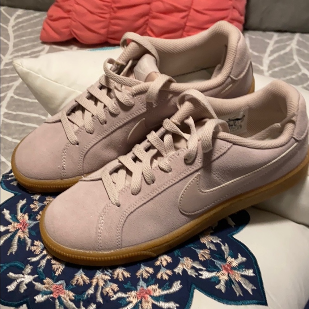 Nike light lavender suede shoes